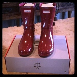 AUTHENTIC HUNTER RAIN BOOTS!
